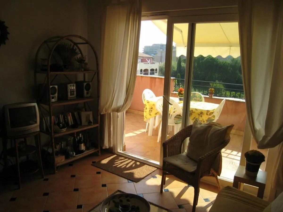 Superbe Appartement T3 Avec Terrasse Et Parking A Cavalaire-Sur-Mer - Fr-1-100-206