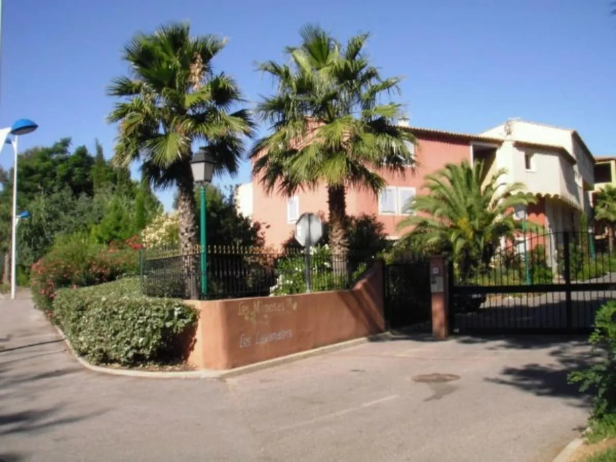 Superbe Appartement T3 Avec Terrasse Et Parking A Cavalaire-Sur-Mer - Fr-1-100-206 0*,  Francie