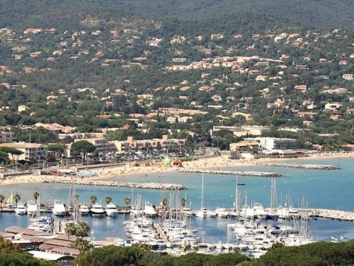 Superbe Appartement T3 Avec Terrasse Et Parking A Cavalaire-Sur-Mer - Fr-1-100-206 Apartmán